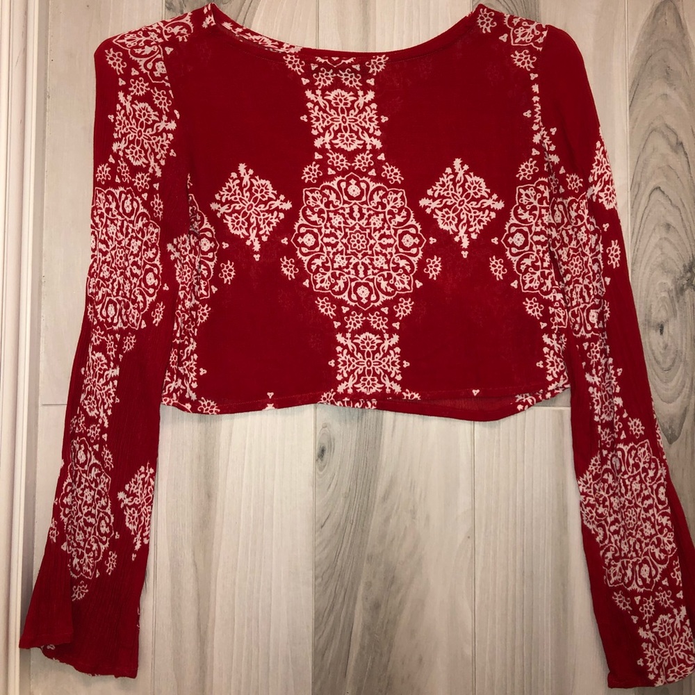 red and white boohoo crop top
